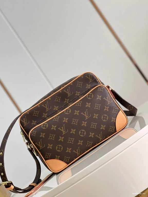 WIS MESSENGER LOUIS VUITTON 1016